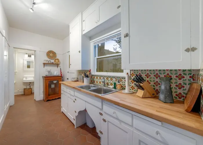 Desert Bloom, Blocks From U Of A, 1 Bedroom 1 Ba Holiday home