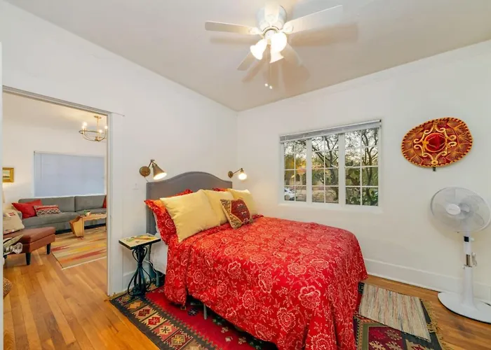 Holiday home Desert Bloom, Blocks From U Of A, 1 Bedroom 1 Ba Tucson