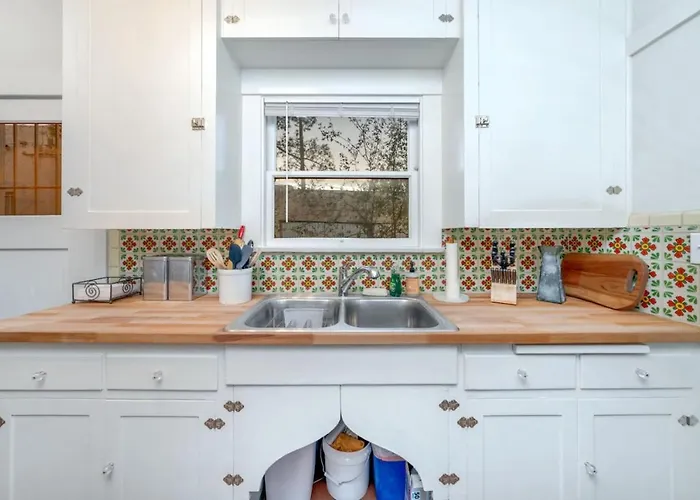 Holiday home Desert Bloom, Blocks From U Of A, 1 Bedroom 1 Ba Tucson