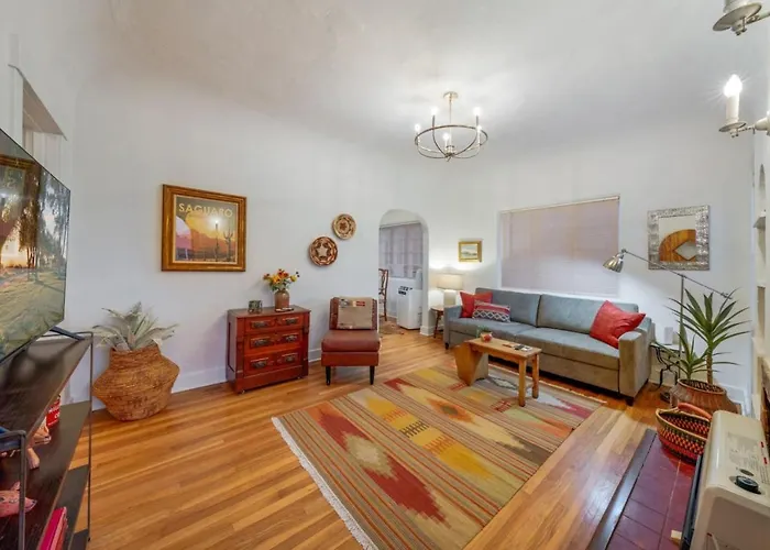 Desert Bloom, Blocks From U Of A, 1 Bedroom 1 Ba *