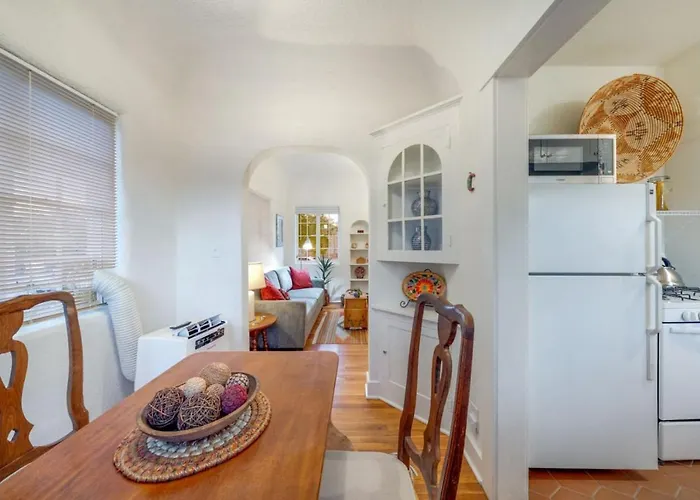 Desert Bloom, Blocks From U Of A, 1 Bedroom 1 Ba Tucson