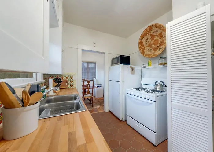 Desert Bloom, Blocks From U Of A, 1 Bedroom 1 Ba *