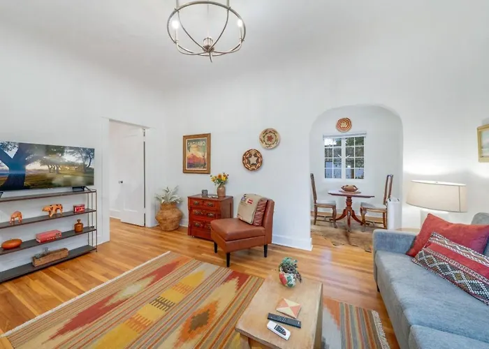 Desert Bloom, Blocks From U Of A, 1 Bedroom 1 Ba